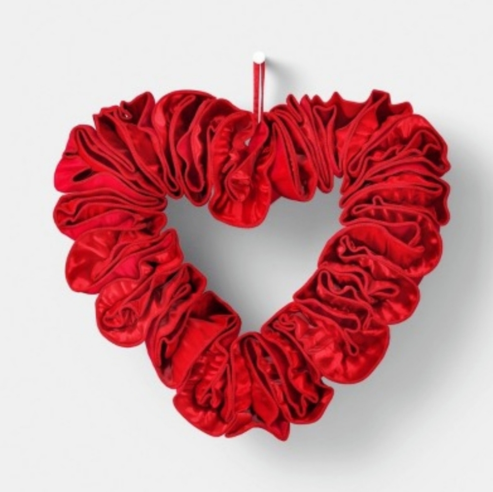NWT Threshold Target 2026 Valentine's Day red fabric Heart Wreath 13 × 14 indoor